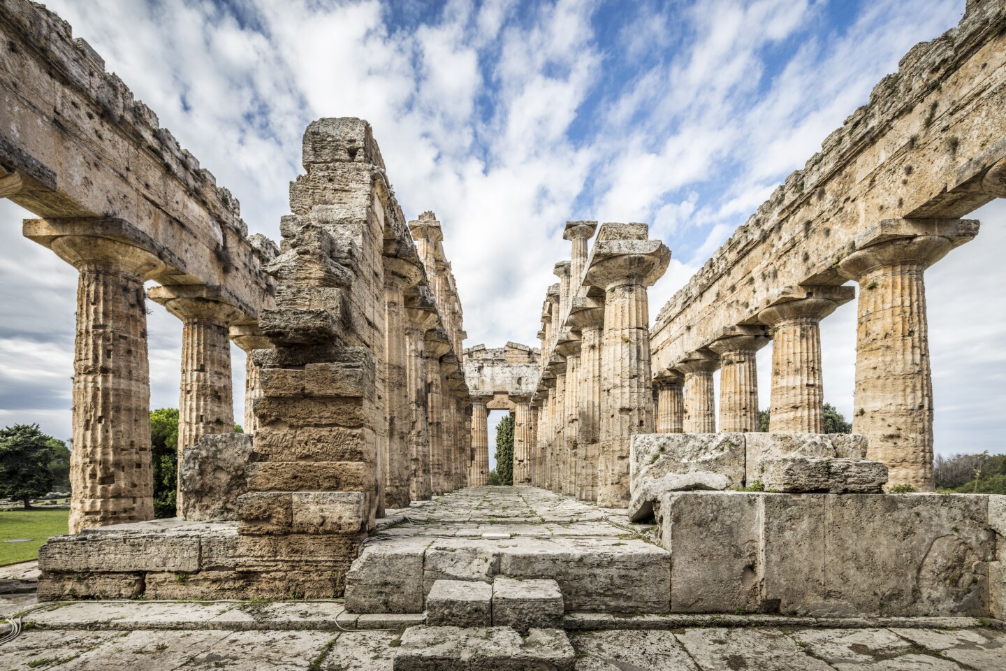 В финальном списке. Храм Геры II - греческий храм в Пестуме, Италия. Он был построен примерно в 460–450 годах до нашей эры, к северу от первого храма Геры. Фото: Alfredo Corrao