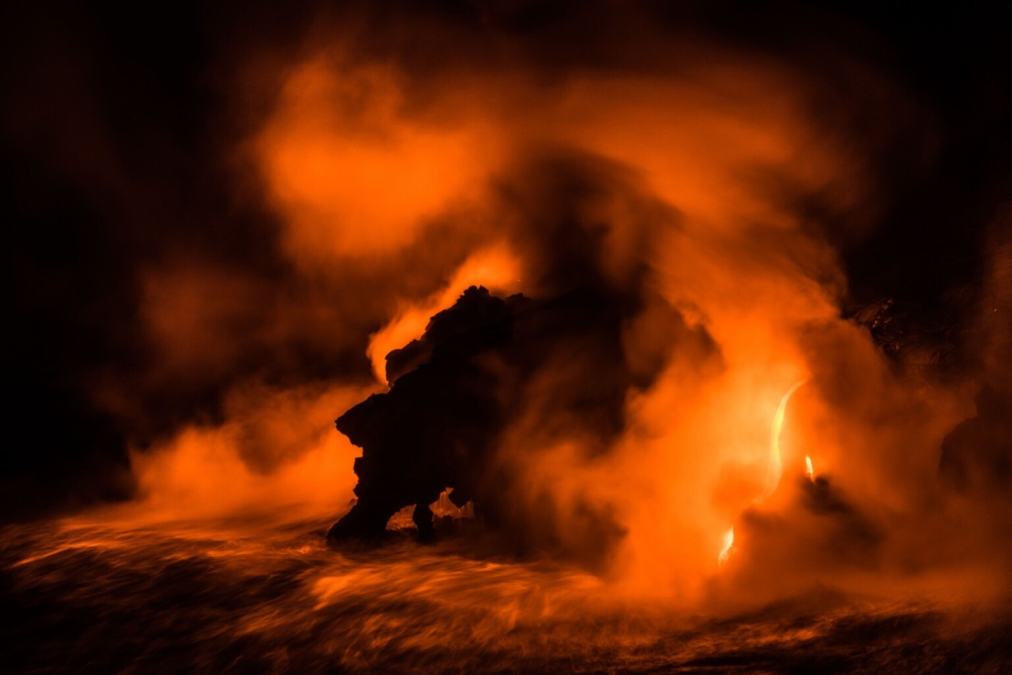 «Ярость богини Пеле». Замечательное произведение искусства в категории "Красота природы". Пе́ле (гав. Pele) - богиня вулканов, огня и сильного ветра в гавайской религии. Большой остров - Гавайи. Фото: © Barbara Dall'angelo