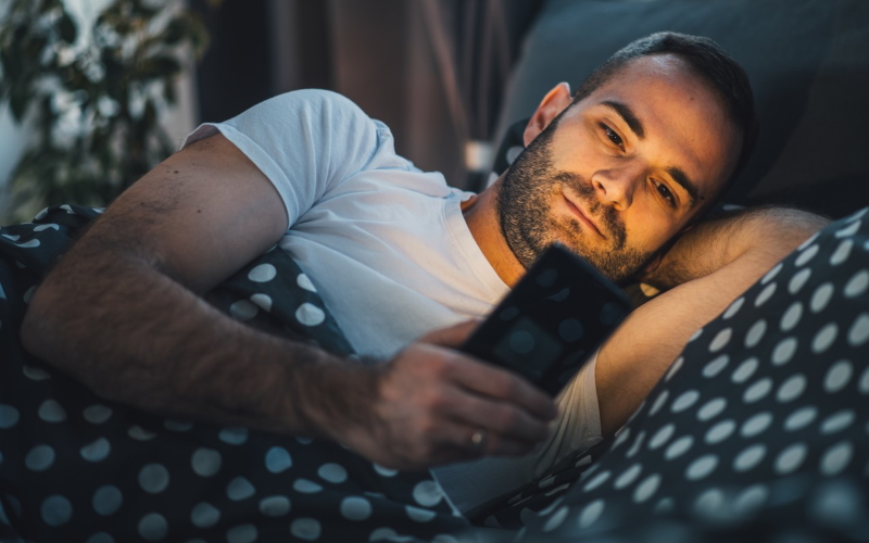 Исследователи предполагают, что ночные режимы смартфона могут совсем не улучшать качество сна.