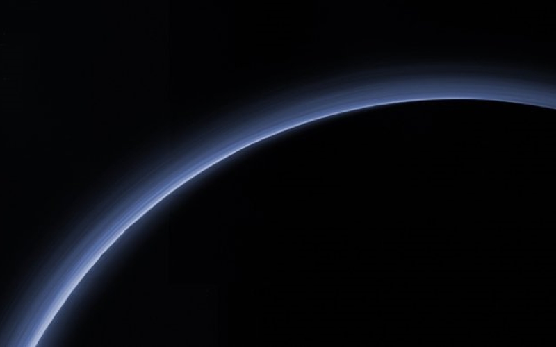 Ученые SwRI подтверждают уменьшение плотности атмосферы Плутона.