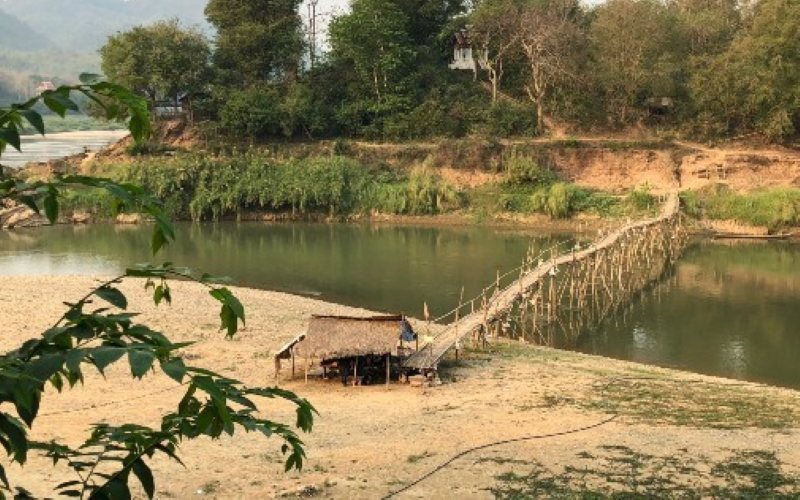 Река в Лаосе, образцы воды из которой были взяты в рамках исследования фармацевтического загрязнения водных путей.