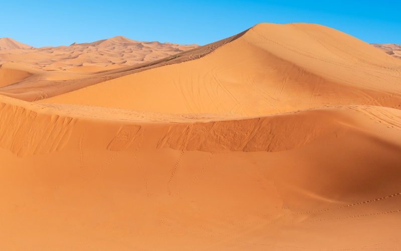 Пустыни вдыхают и выдыхают водяной пар через свою поверхность.