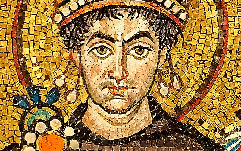 Портрет Юстиниан I на мозаике церкви Сан-Витале в Равенне.