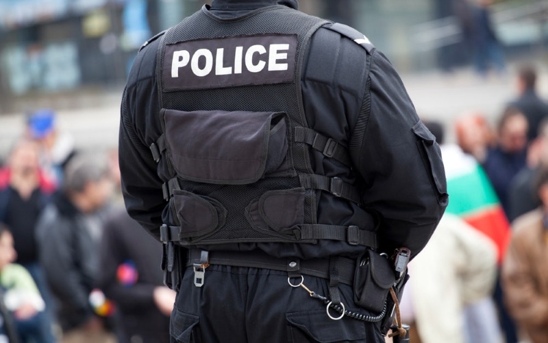 Исследование показывает, что ношение электрошоковых пистолетов полицией увеличивает применение ею силы..