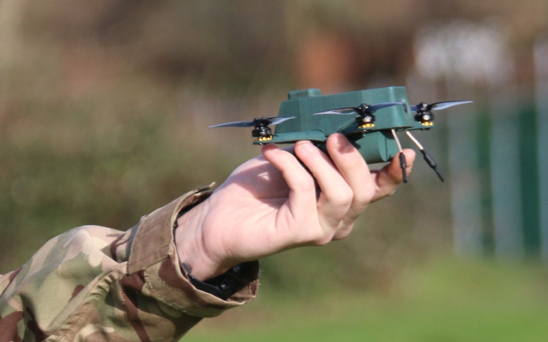 Британская армия испытывает "сверхмощный" дрон Bug nano.