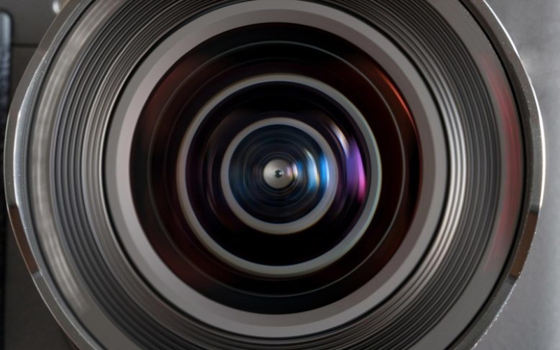 Линзы традиционных высококачественных широкоугольных камер имеют большие размеры.