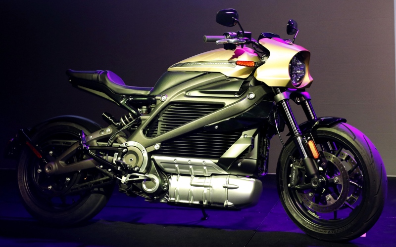 Первый электрический мотоцикл LiveWire от Harley-Davidson, с которым компания надеется обратиться к более молодой демографической группе покупателей.